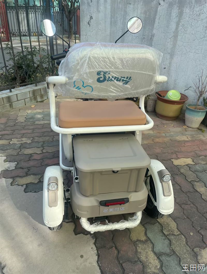 今年9月购买的老年代步车，九成新，我这车非常新，塑料膜还没拆呢