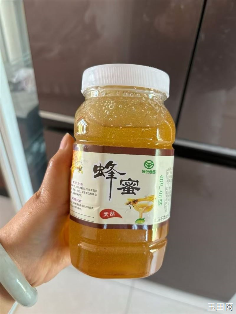 自家养,纯蜂蜜,今年蜂蜜特别粘稠,质量上乘,百花蜜,是自家食用,赠送亲友的上等佳品