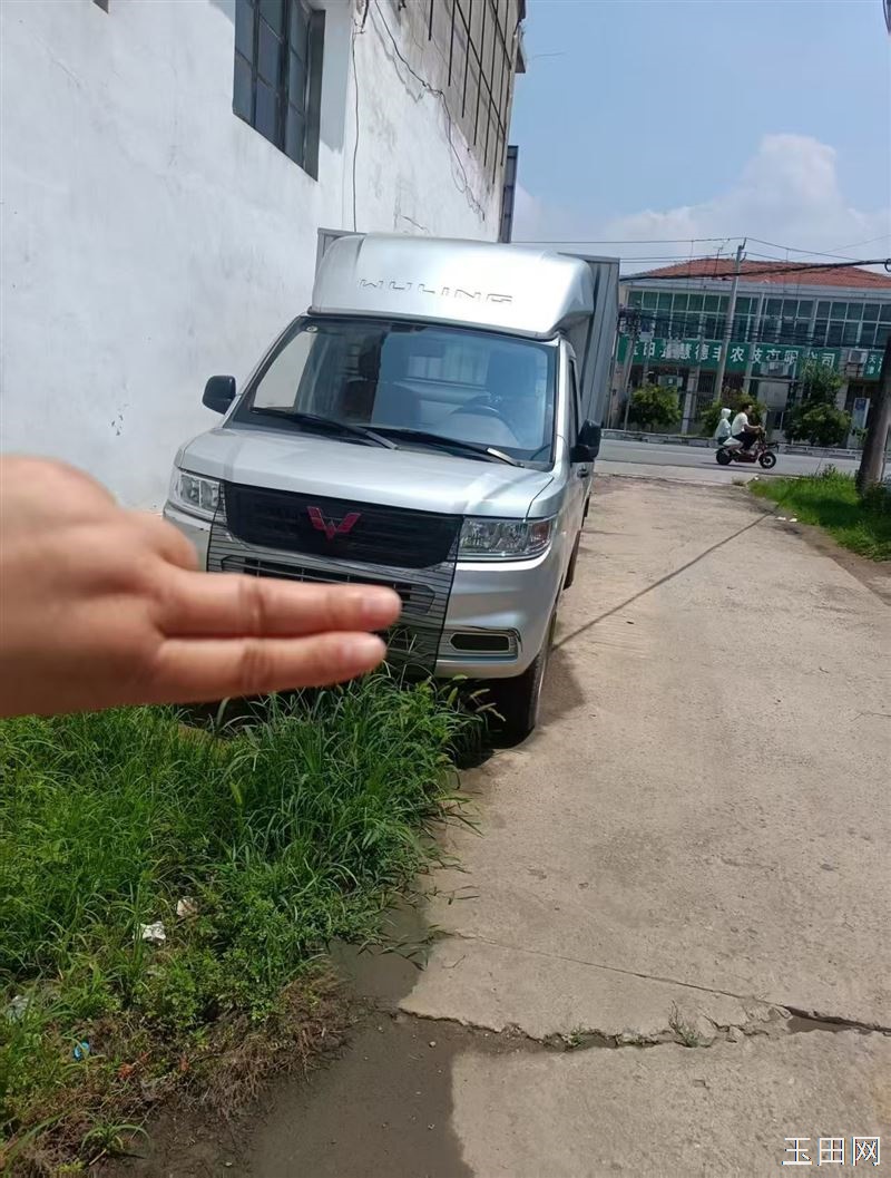 出售五菱荣光新卡箱货