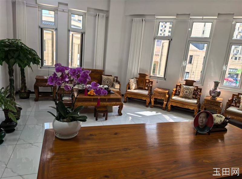 德润锦城步行街门市一 二  三楼二百一十五平米可整体，也可单独急出租  急出